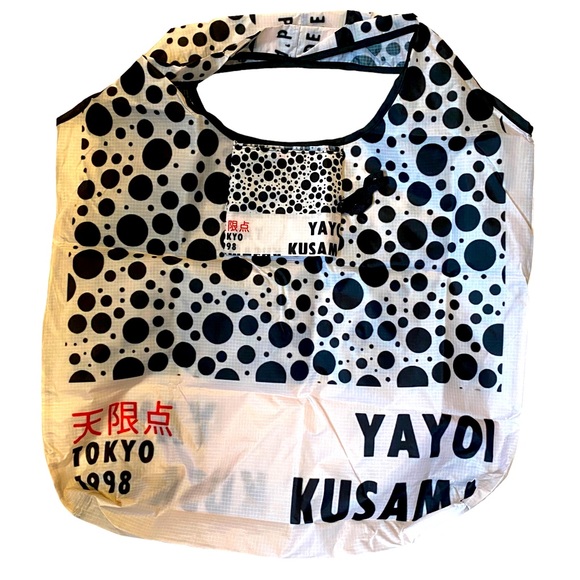 LAST 1-YAYOI KUSAMA LARGE CLASSIC BLACK AND WHITE DOTTED SHOPPER - Picture 3 of 8